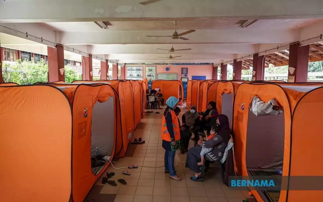 Floods: Number of evacuees down but continuous rain warning issued for parts of Johor