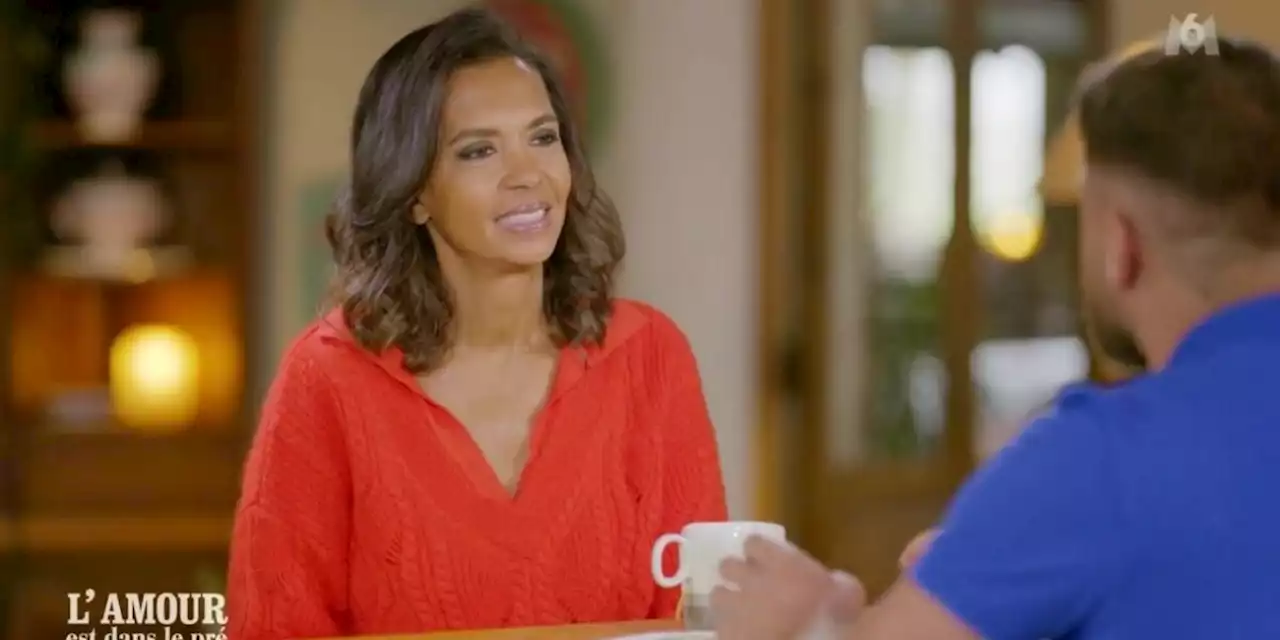 L'amour est dans le pré : Karine Le Marchand porte-t-elle une oreille pendant le tournage des portraits ?