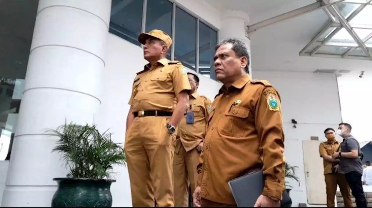 EDY RAHMAYADI MURKA, Bentak dan Usir Massa Bupati Palas Nonaktif Tongku Sutan Oloan - Tribun-medan.com