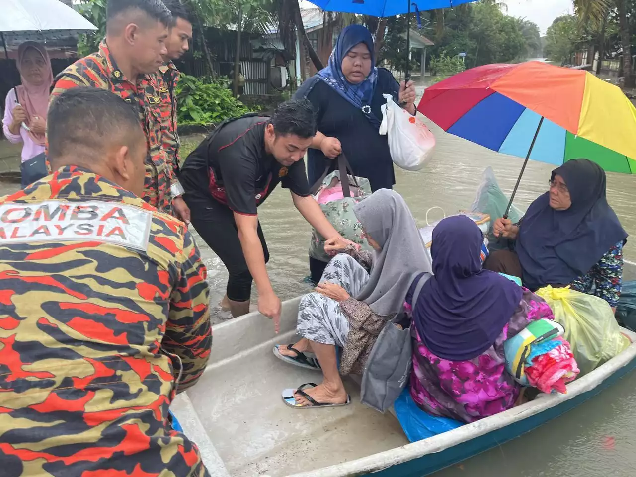 Kuantan dilanda banjir, 1,285 mangsa dipindahkan ke tujuh PPS