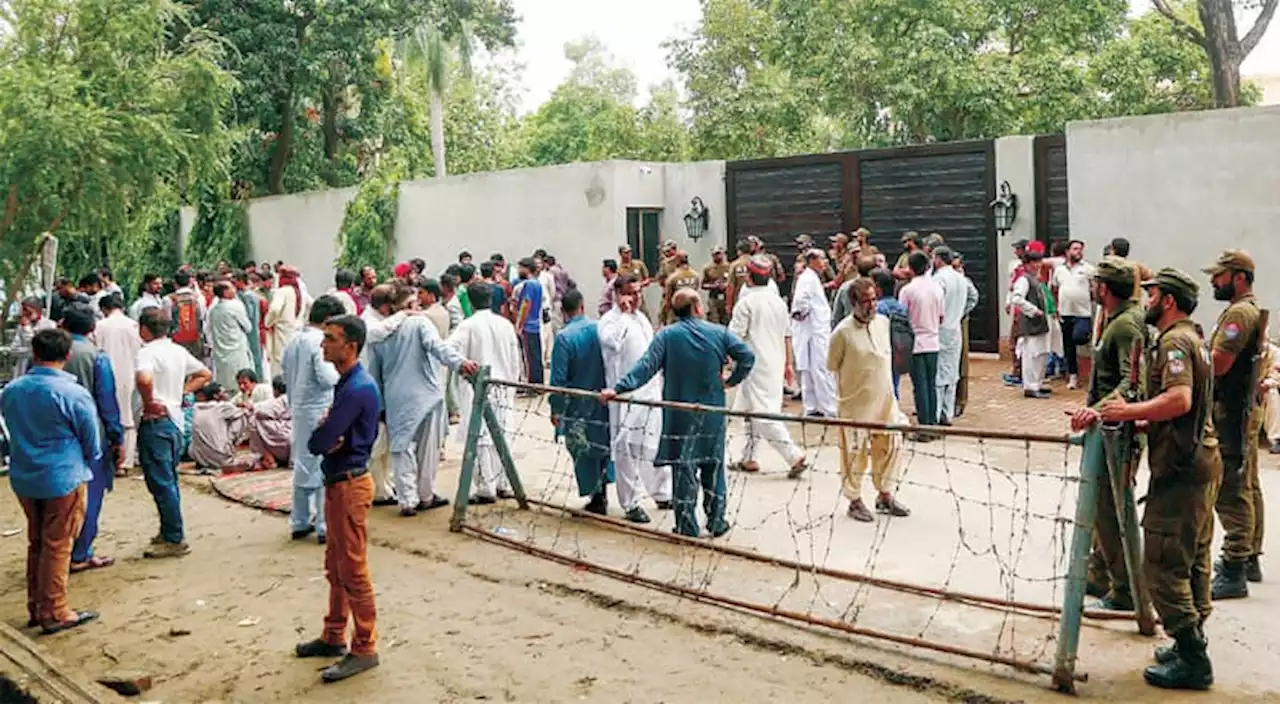 Carnival-like atmosphere outside Zaman Park as PTI workers form ‘human shield’ around Imran