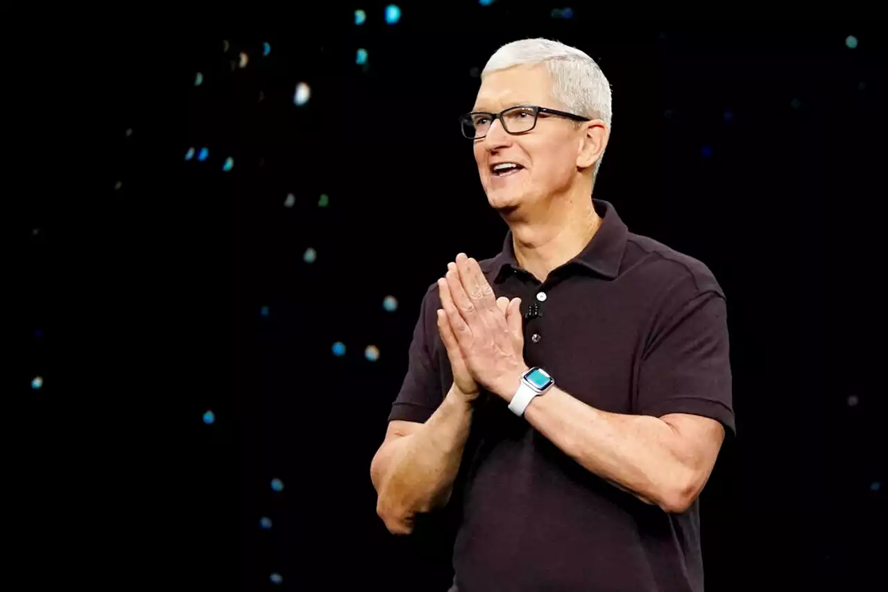 Apple’s Tim Cook reportedly taking massive pay cut this year