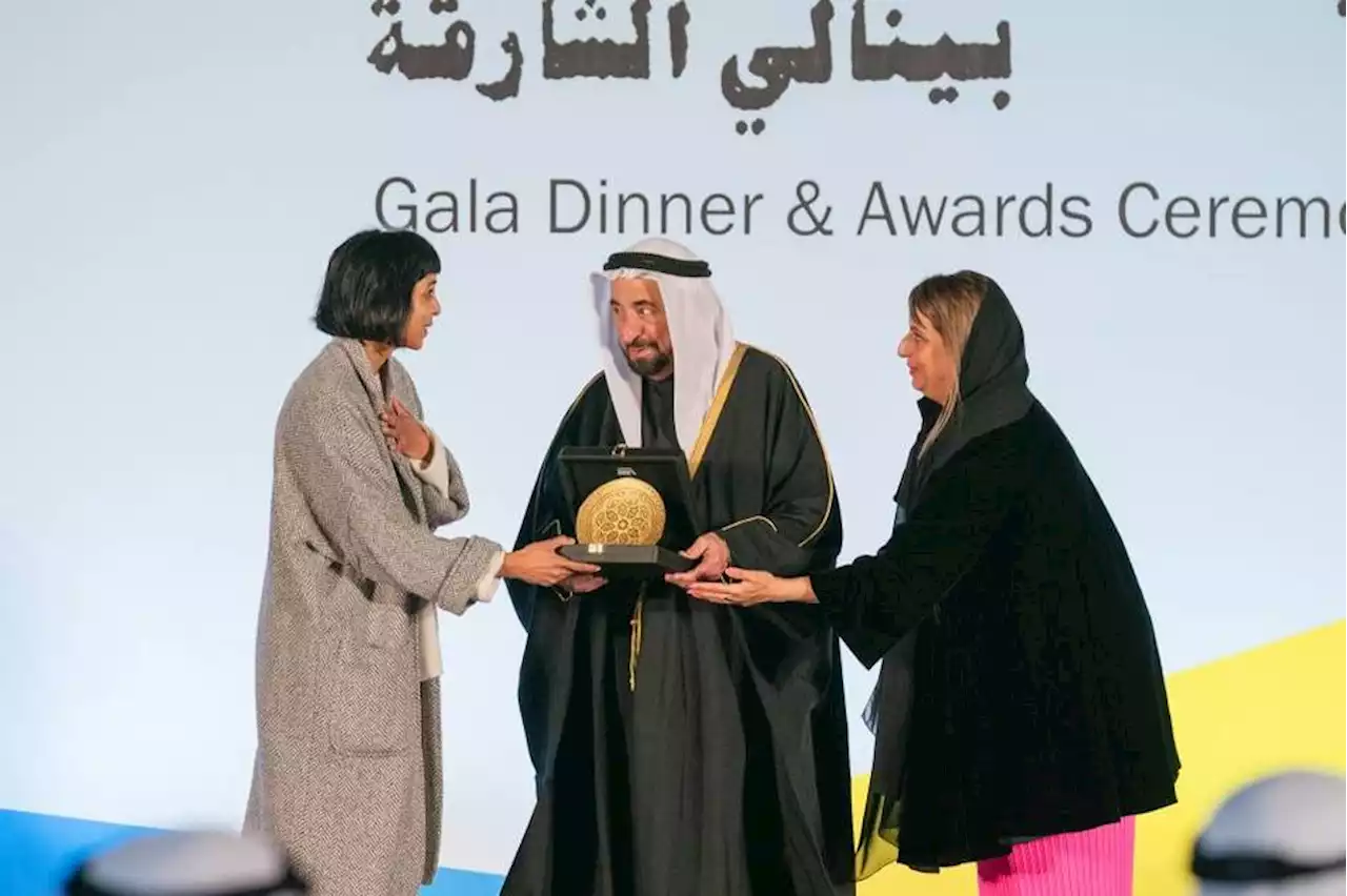 سلطان القاسمي يكرم الفائزين في النسخة ال 15 من بينالي الشارقة | صحيفة الخليج