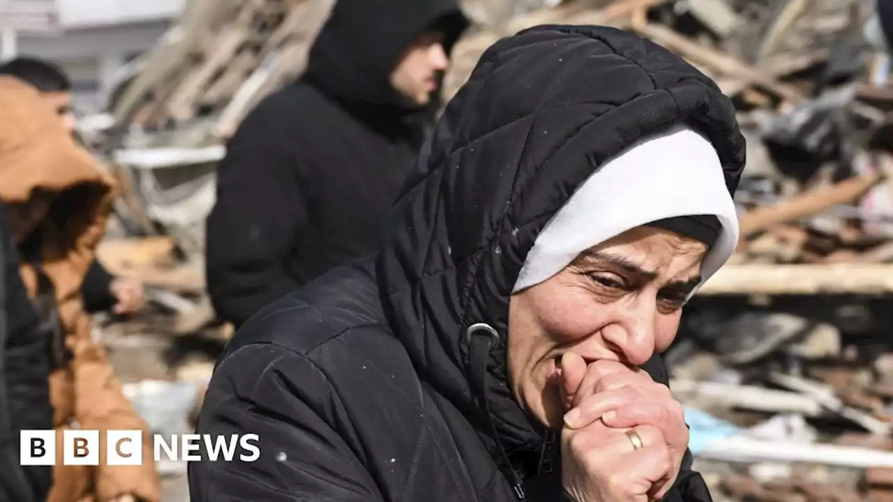 Turkey earthquake: The survivors' choice - danger inside or freezing outside