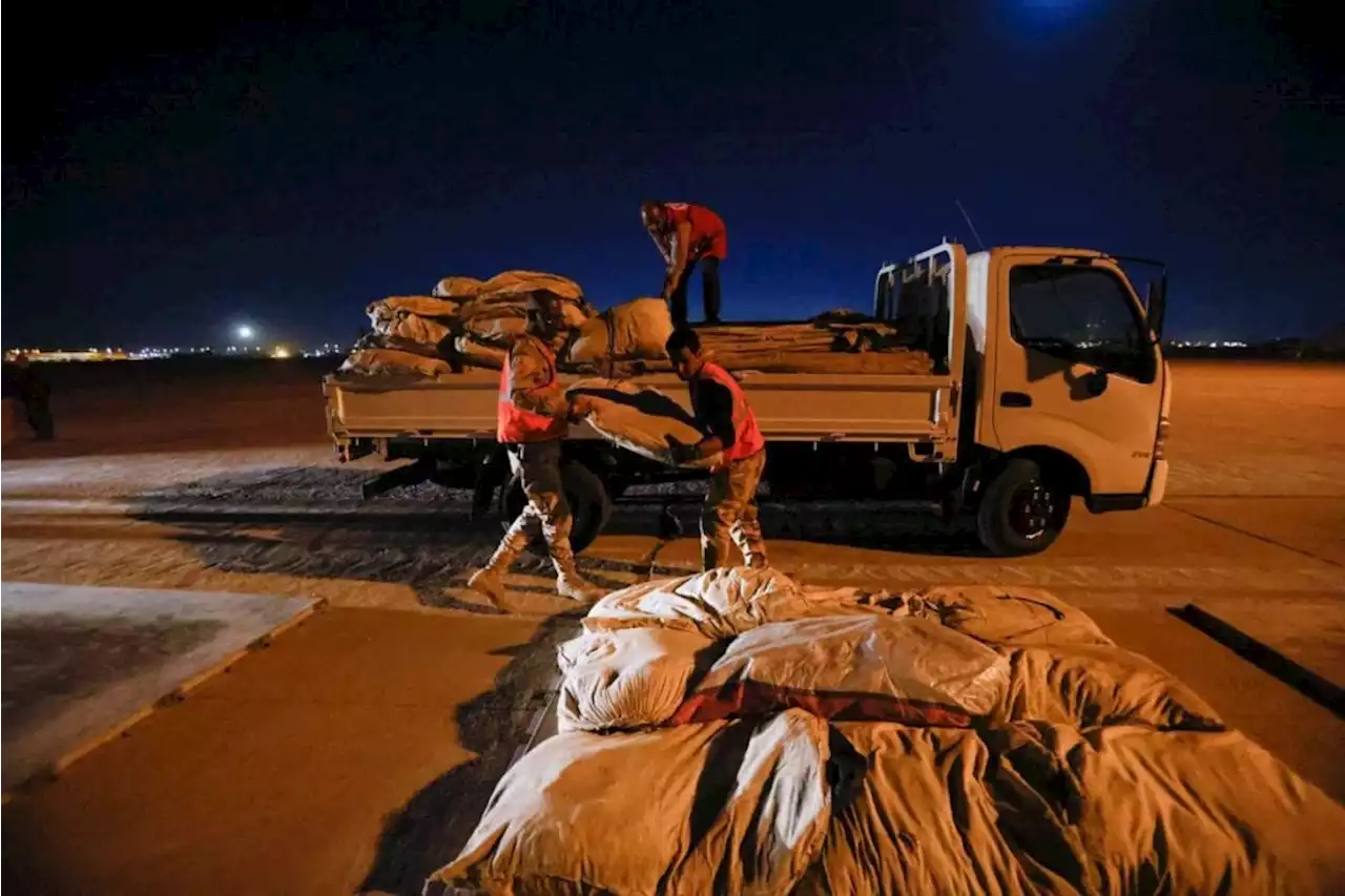 In Turkey, night fills with screams and crying as earthquake rescues go on