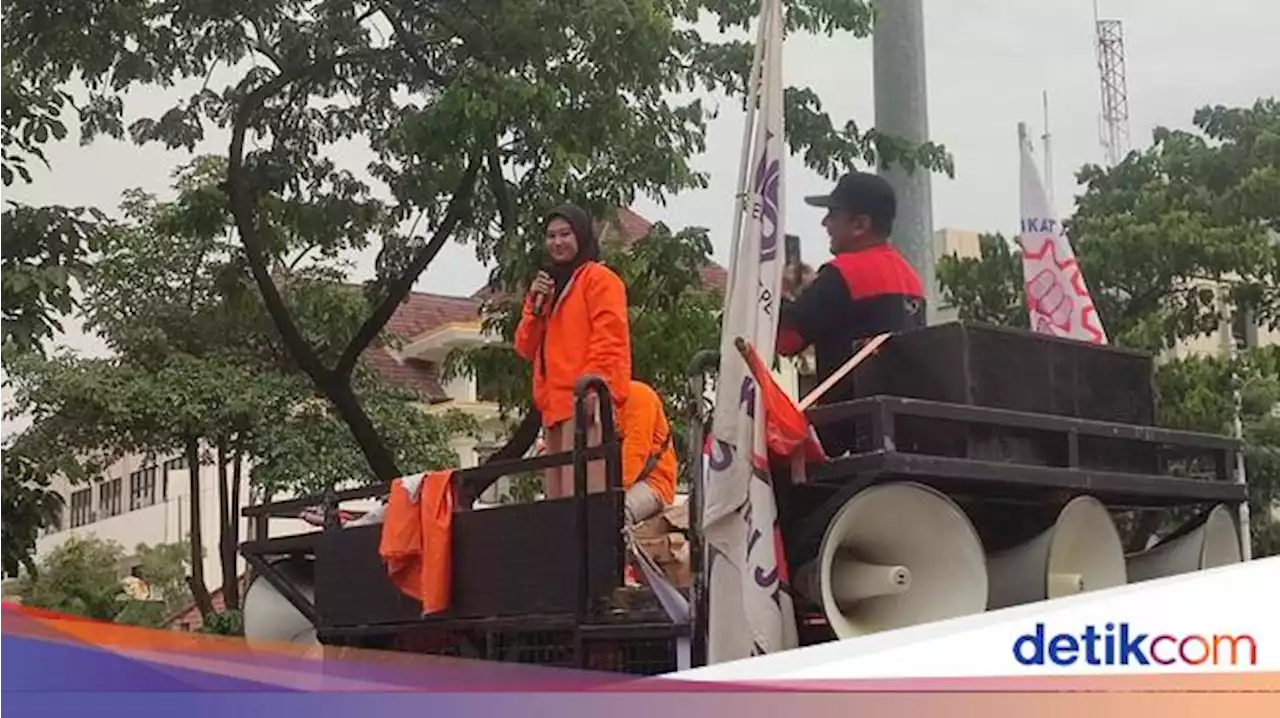 Kisah Erma, Buruh Grobogan di Balik Viral 'Pabrik Elit Bayar Lembur Syulit'