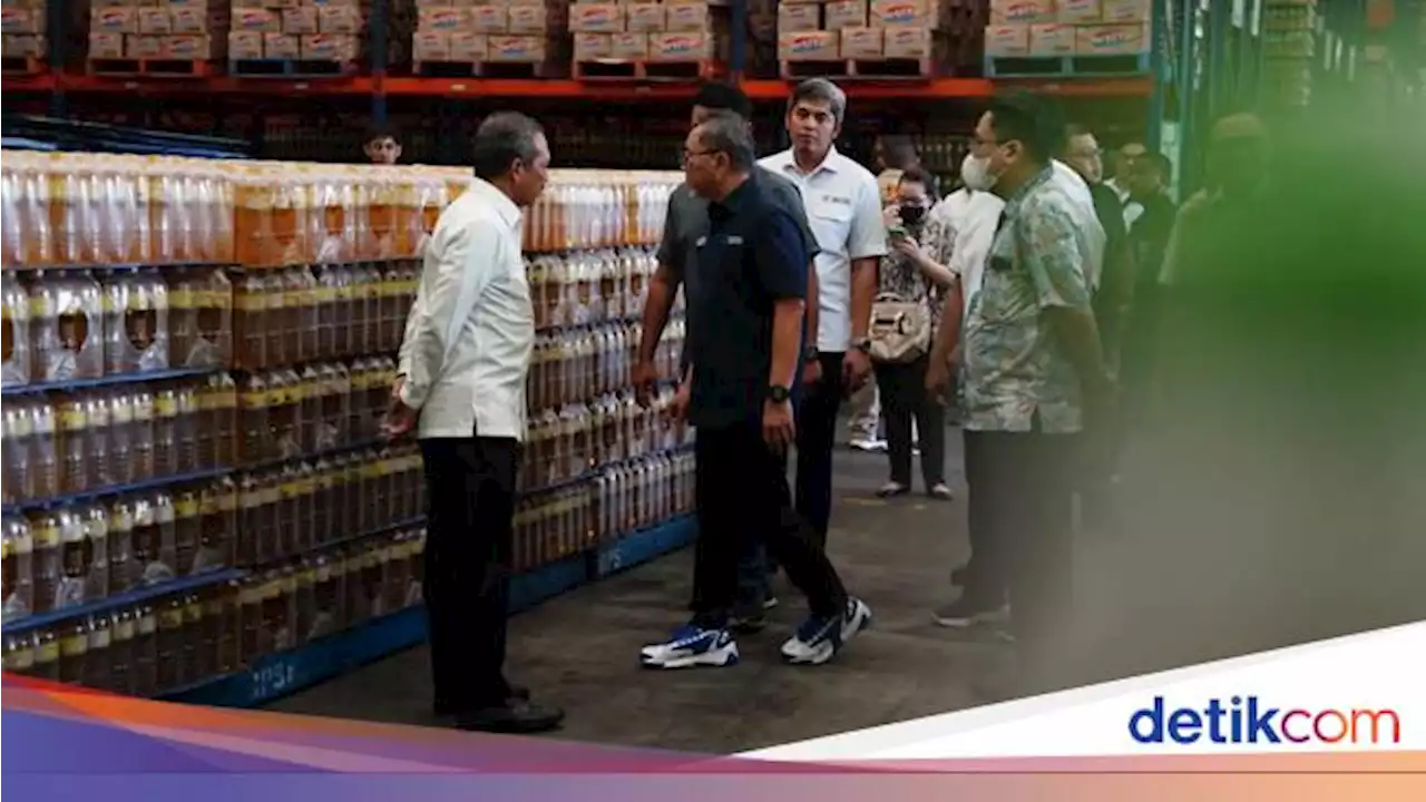 Penampakan 500 Ton Minyakita yang Ditimbun di Jakut