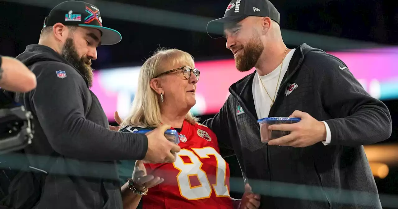 Donna Kelce brings cookies for sons at Super Bowl opener