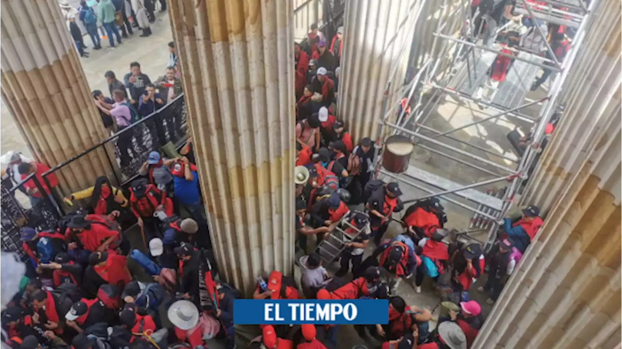 Atención: manifestantes bloquean entrada del Congreso de la República