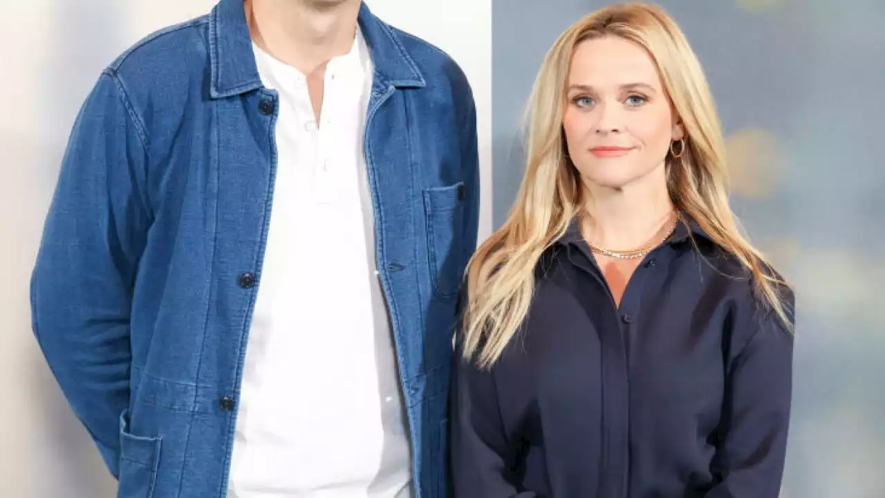 Ashton Kutcher Explains Awkward Red Carpet Pics With Reese Witherspoon