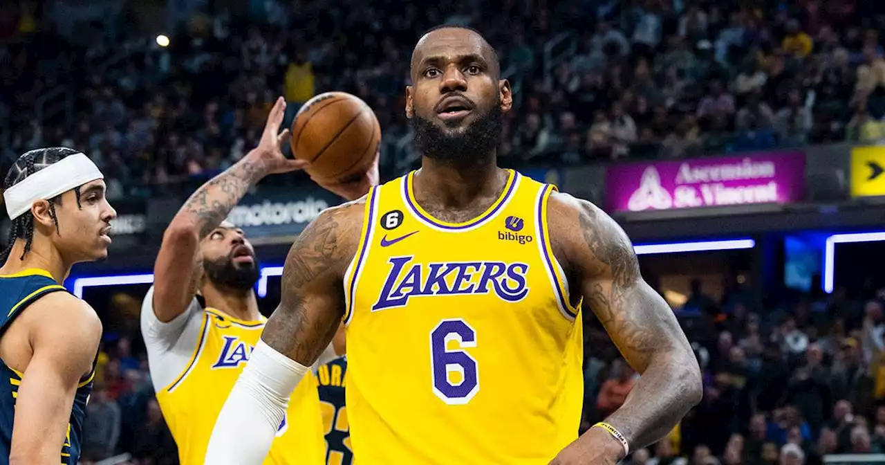 LeBron James, molesto con los Lakers tras no cerrar el traspaso de Kyrie Irving