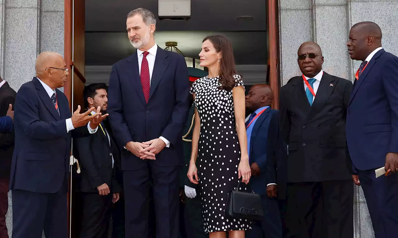 La Reina recicla el vestido con inspiración flamenca de su cita con Jill Biden