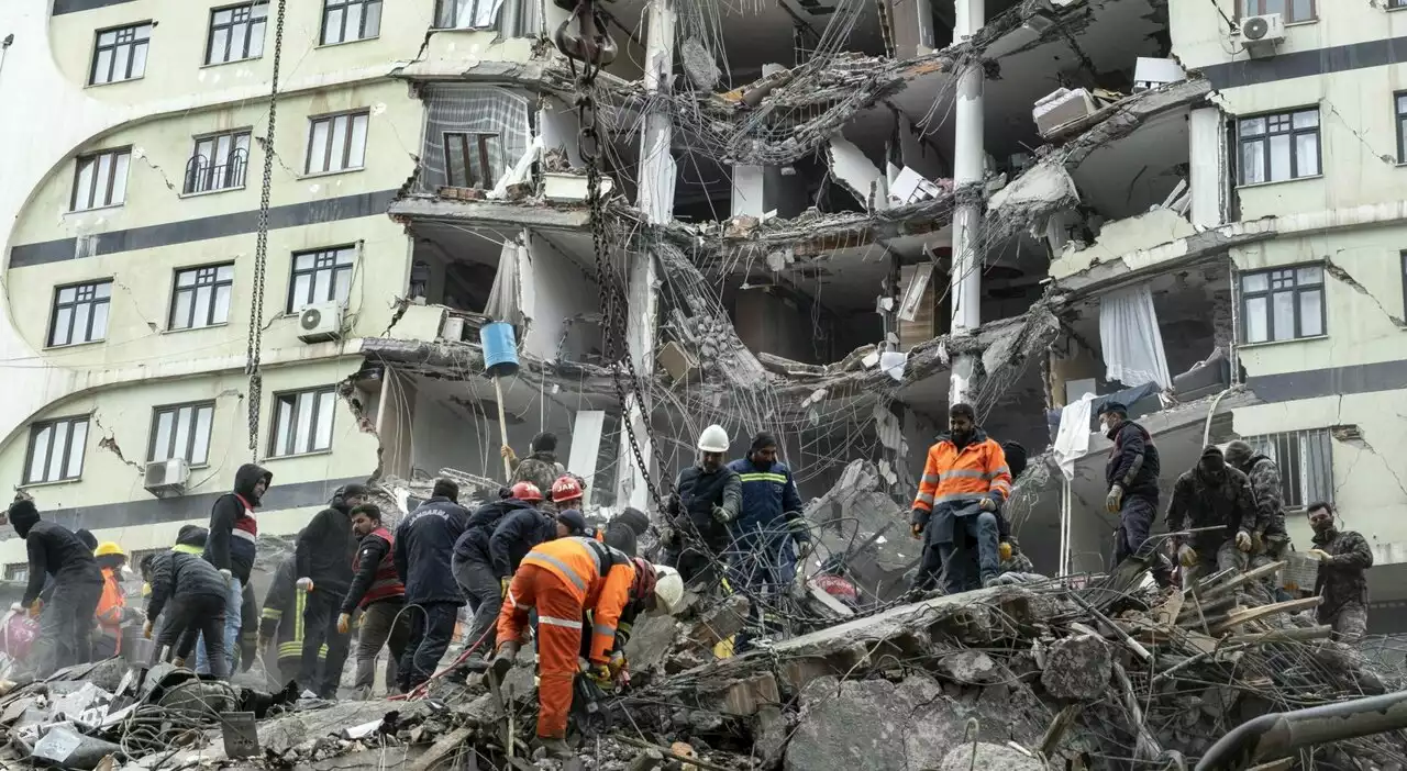 Terremoto in Turchia, il racconto di un giovane abruzzese a Gaziantep: «Abbiamo visto l’inferno. Un boato, poi il terrore»