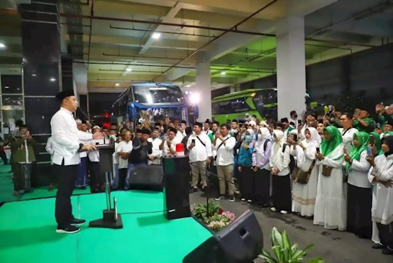 Ribuan Jamaah Asal Surabaya Dilepas Wali Kota ke Harlah NU 1 Abad