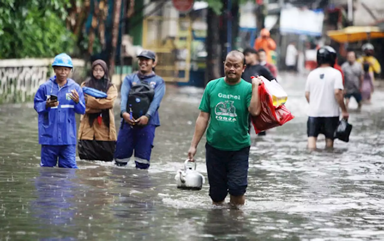 Sebanyak 6 RT-1 Ruas Jalan di Jakarta Selatan masih Tergenang Banjir