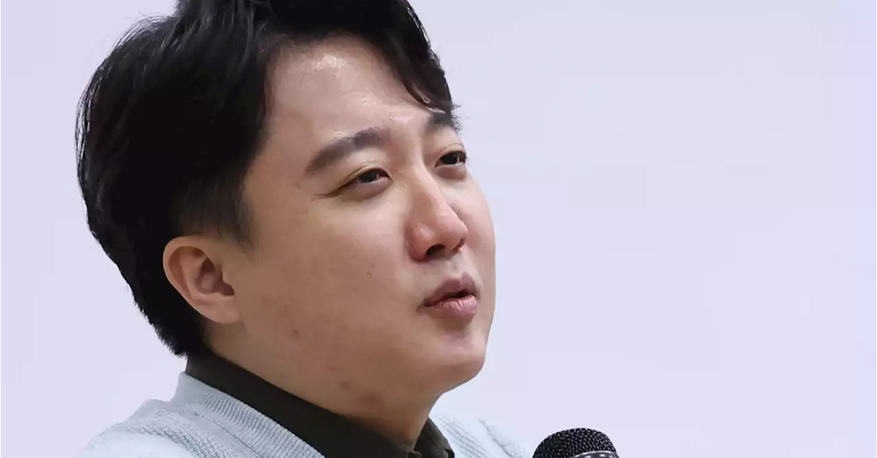 '윤 대통령 당비 300만원'에 이준석 '당비 200만원 낸 대표에겐 총질' | 중앙일보