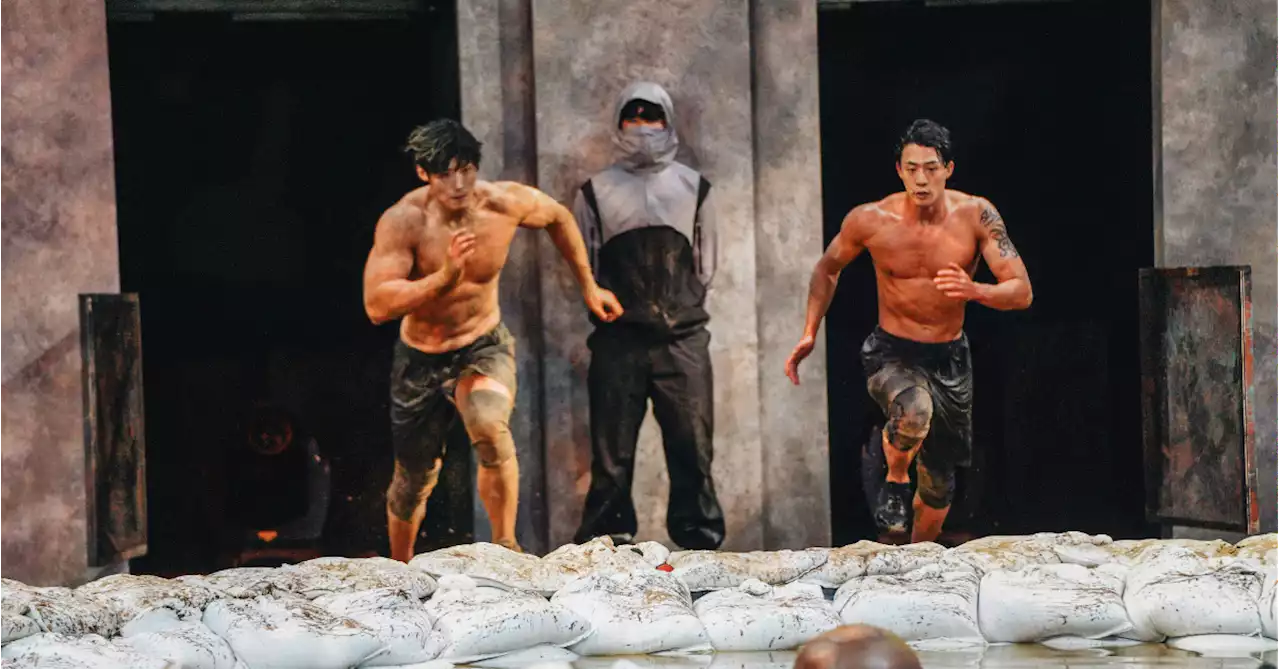 여성 가슴 압박한 남성…오직 몸으로 붙는 한국 예능, 전세계 통했다 | 중앙일보