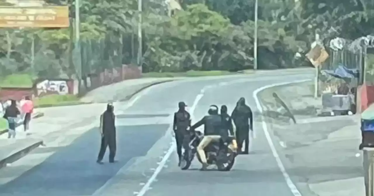 Avenida Circunvalar está bloqueada por encapuchados: tome vías alternas