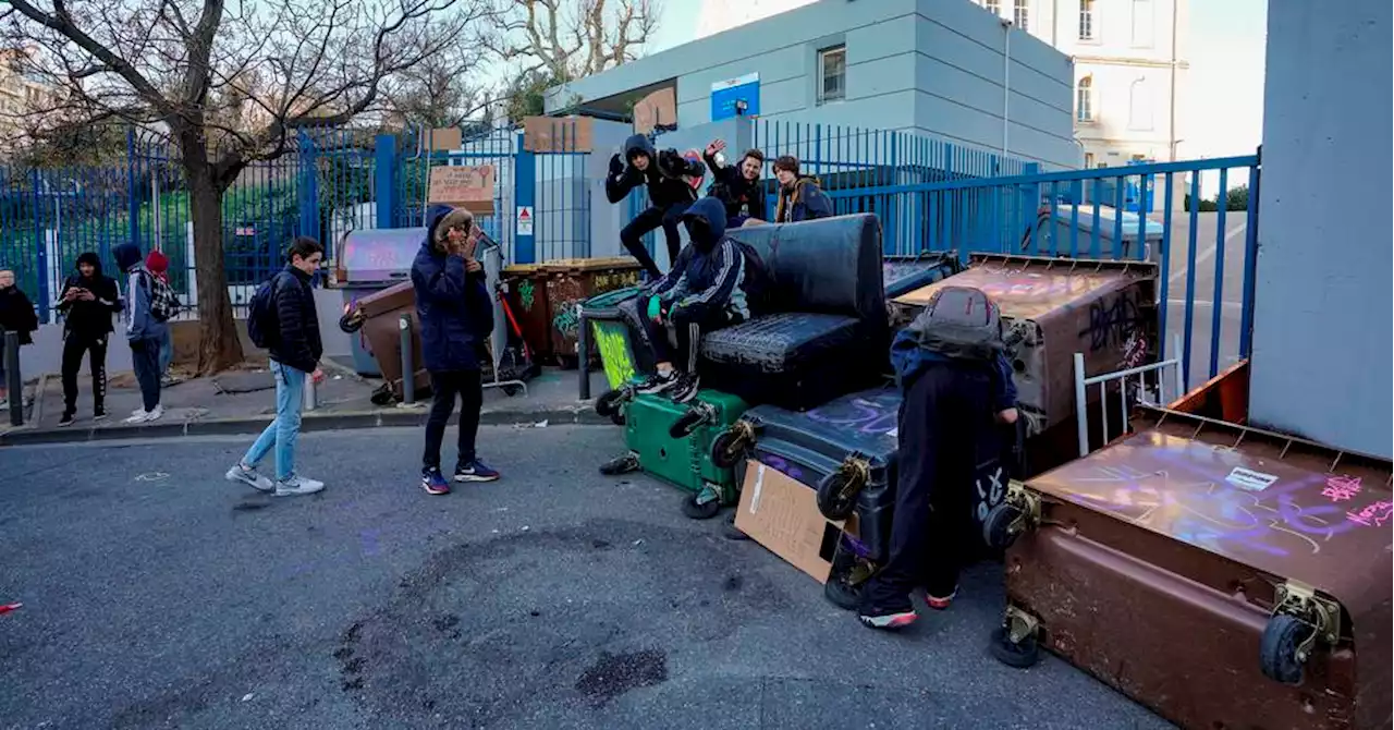 Réforme des retraites - Comment ils ont préparé l’acte III : 'Tout passe par les réseaux sociaux', reportage avec les lycéens marseillais