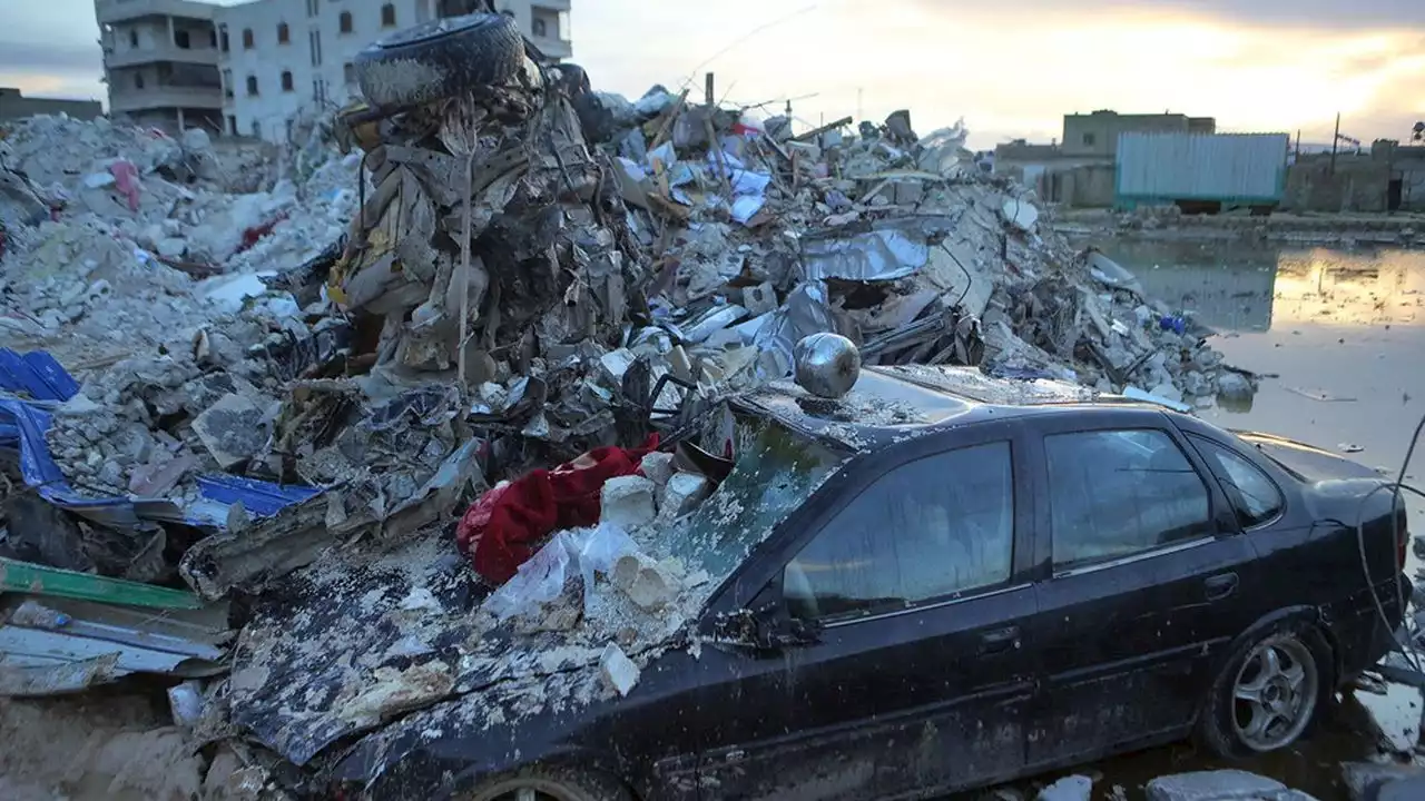 En Syrie, la course contre la montre des secours et la crainte de nouveaux effondrements