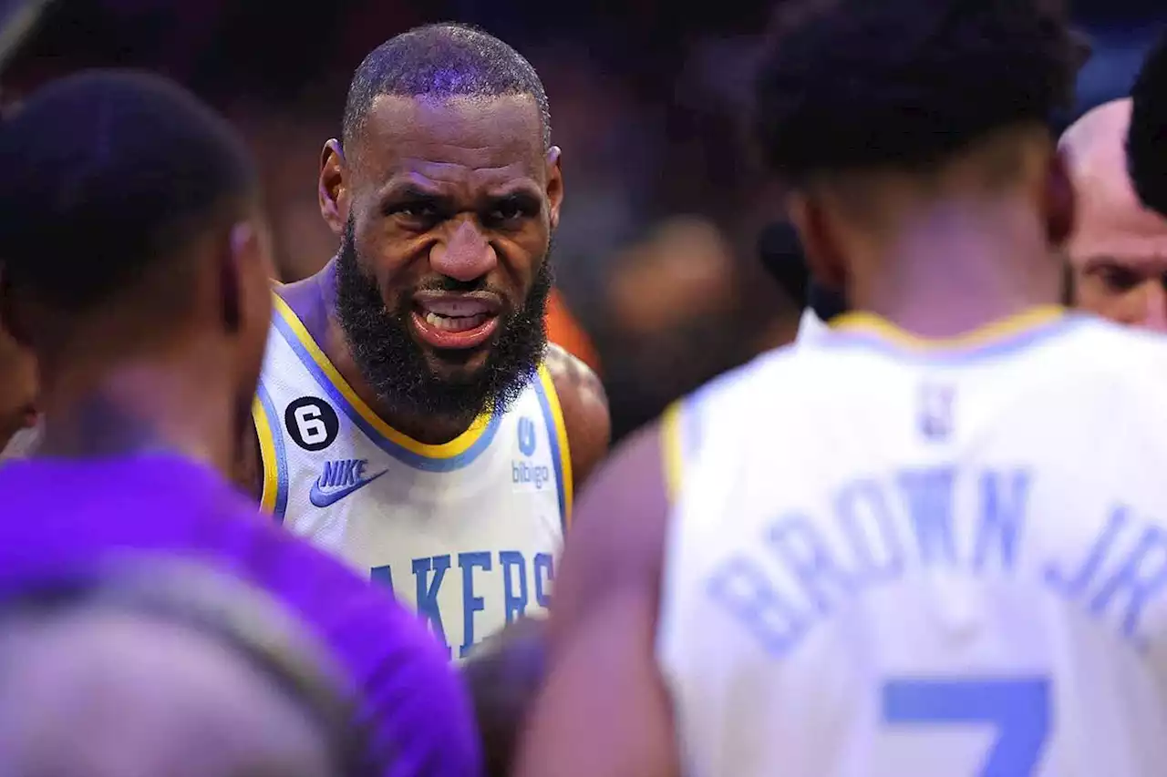 LeBron James explota porque los Lakers no se hicieron con Kyrie Irving