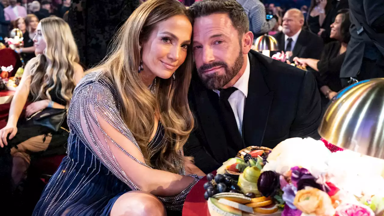 Lip Reader Claims Jennifer Lopez Told Ben Affleck to 'Look More Friendly' at the Grammys