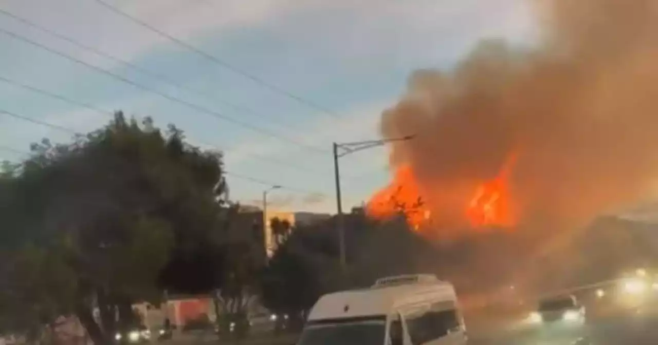 Voraz incendio en la autopista Norte de Bogotá