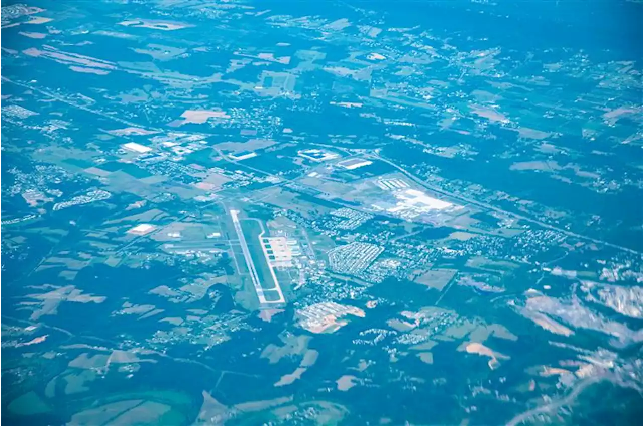 Homem invade base do avião Air Force One nos EUA