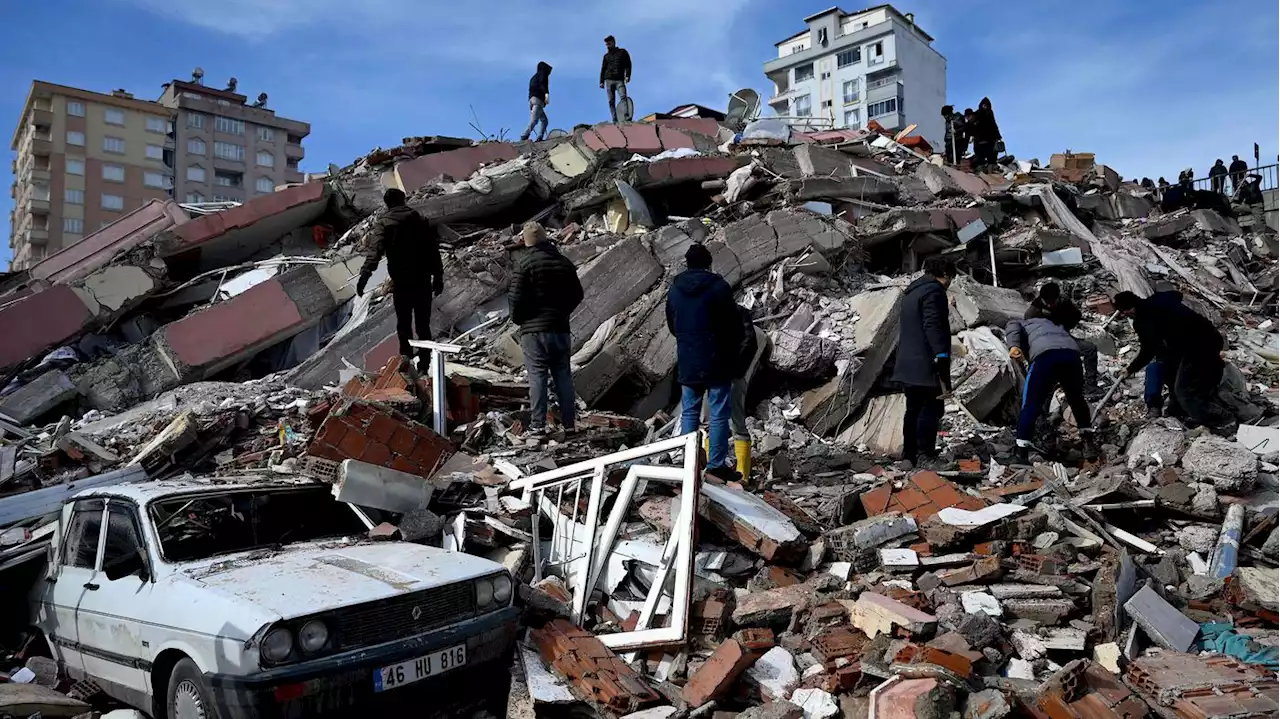 Das Unglück in Bildern: Rettungskräfte suchen nach Verschütteten in der Türkei und Syrien