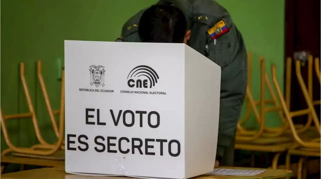 Elecciones en Ecuador: en un municipio ganó un candidato que había sido asesinado el día anterior