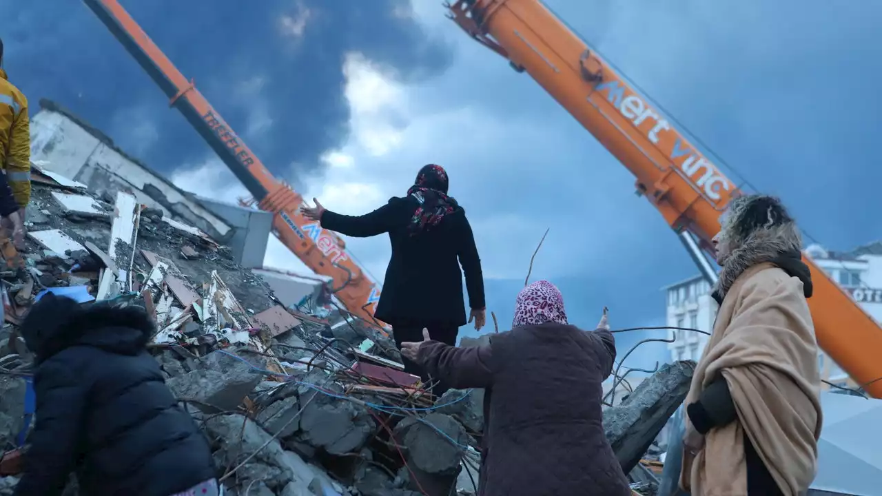 Jose Andrés ofrece su ayuda tras los terremotos de Turquía y Siria: Antonio Banderas, el papa Francisco y otras personalidades que muestran su apoyo