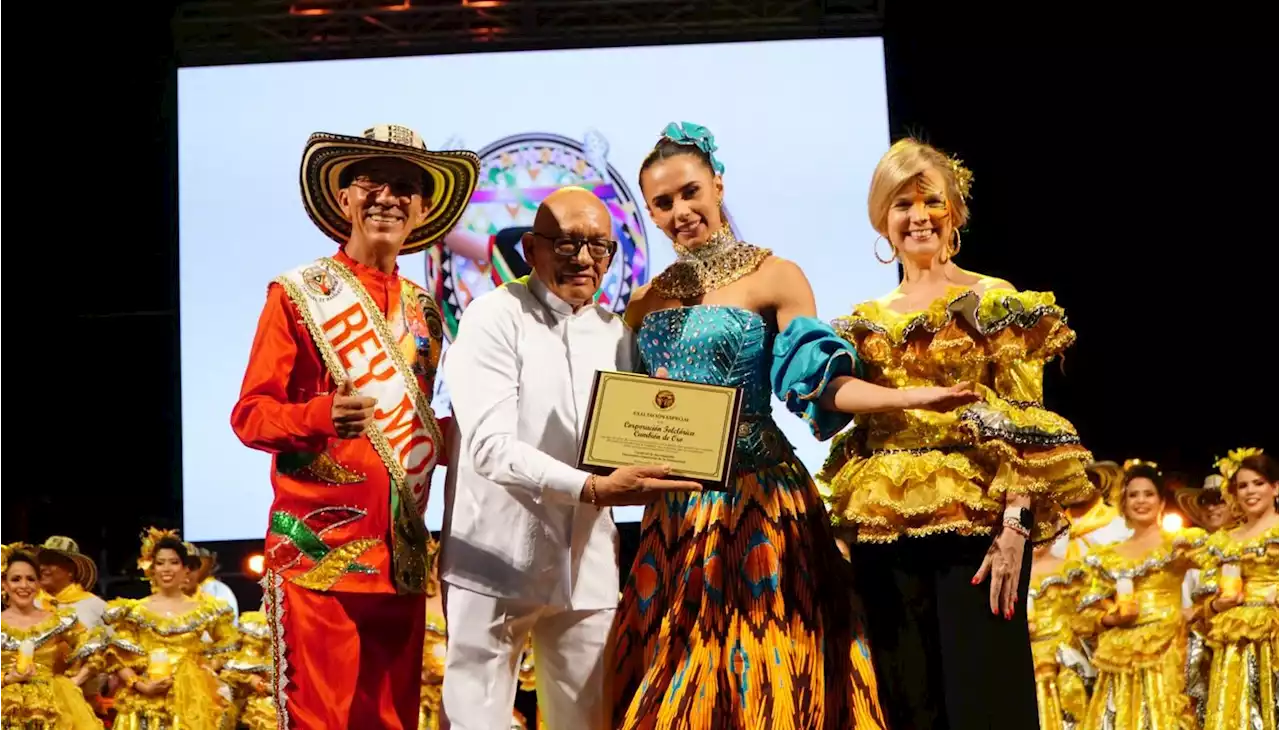 Cumbión de Oro recibió reconocimiento por sus 40 años en el Carnaval