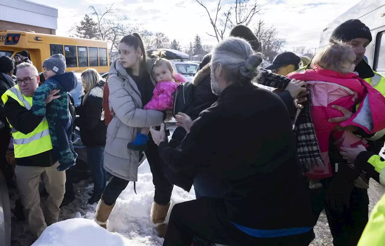 Un bus percute une garderie près de Montréal, des enfants blessés