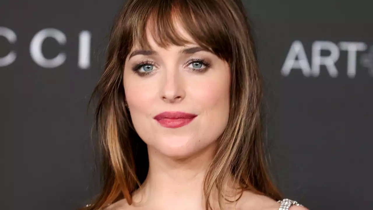 Dakota Johnson se sincera sobre su depresión y cómo le encuentra belleza: 'Puedo sentir el mundo'