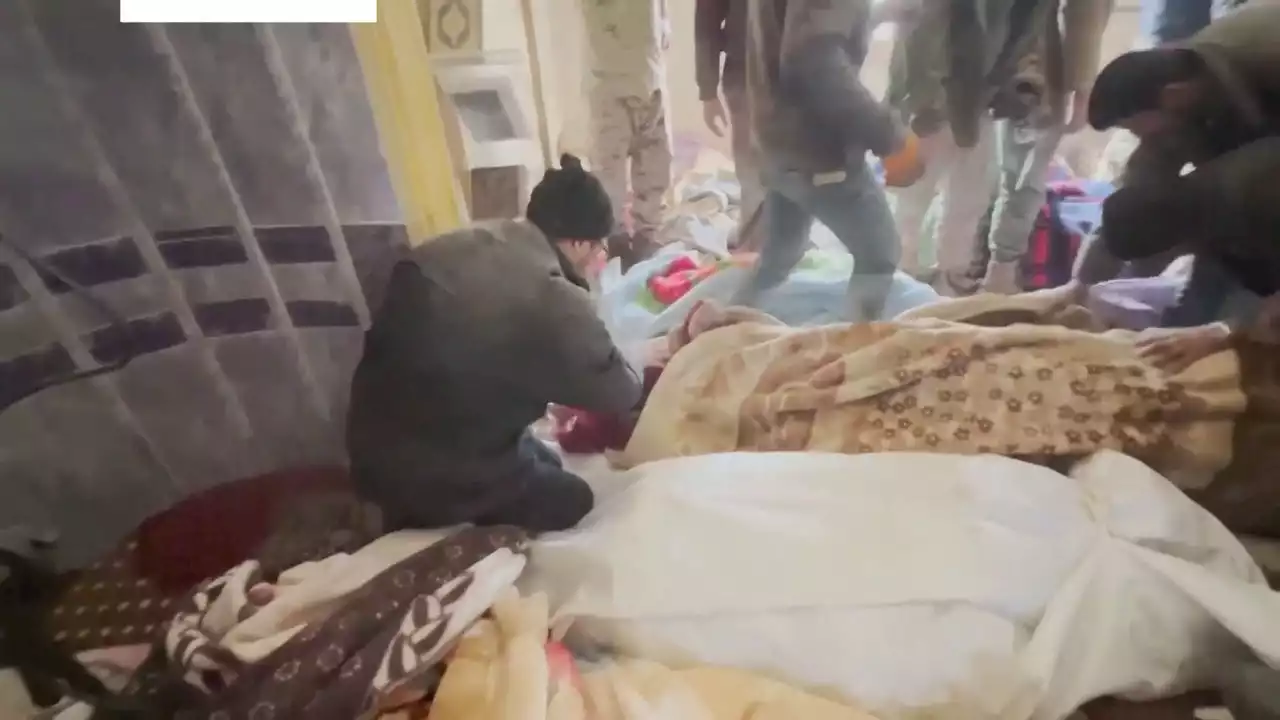 El dolor de Idris al identificar hasta 25 familiares muertos en la morgue tras el terremoto de Turquía y Siria