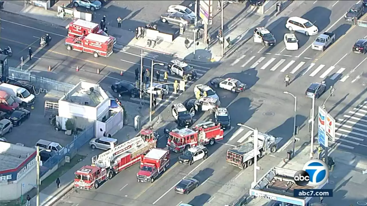 4 people, including LAPD officer, taken to hospital after multi-vehicle crash in Westlake District