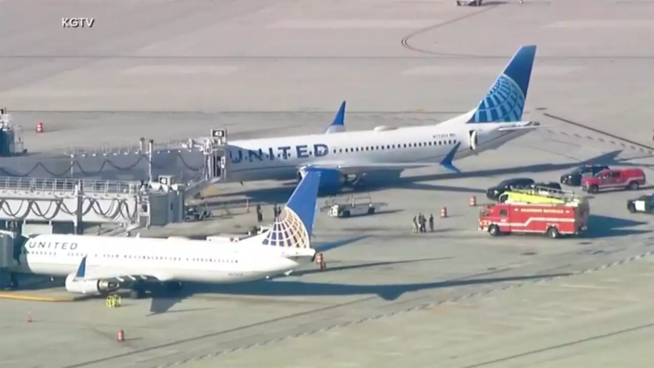 4 injured after battery catches fire on Newark-bound United Airlines flight