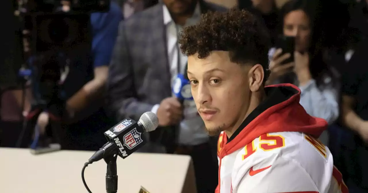 Patrick Mahomes acepta tener molestias en el tobillo derecho