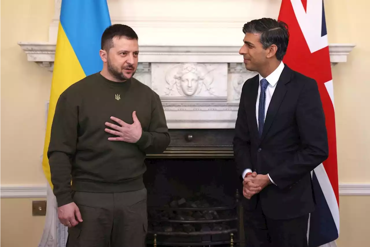 EN DIRECT - Guerre en Ukraine: Zelensky explique être à Londres 'pour remercier les Britanniques'