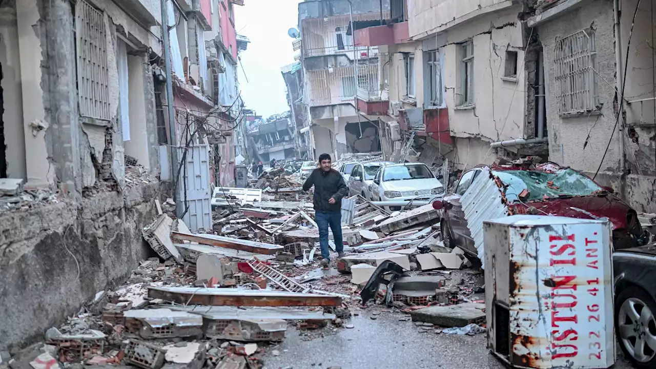 Séisme en Turquie: les secouristes français tentent de retrouver d'éventuels rescapés