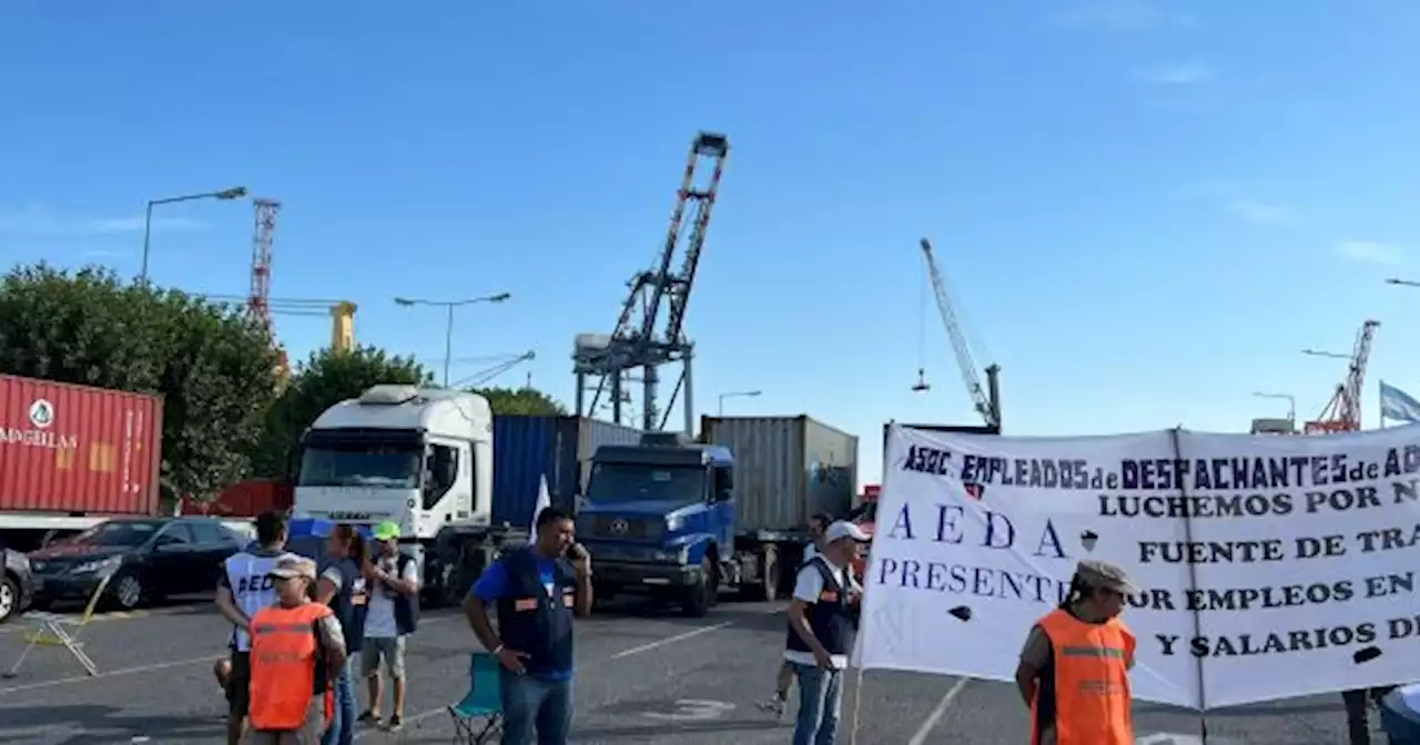 Comercio exterior en alerta: no entran camiones al Puerto de Buenos Aires por un conflicto gremial