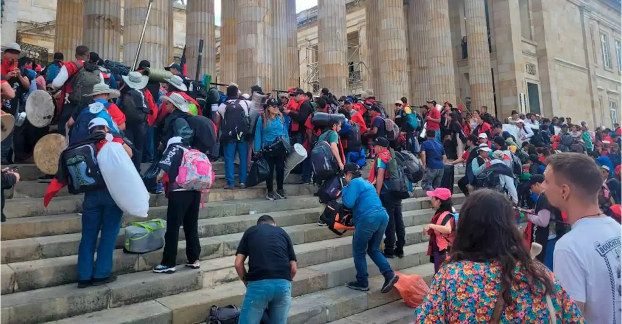 Manifestantes bloquearon la entrada al Congreso de la República