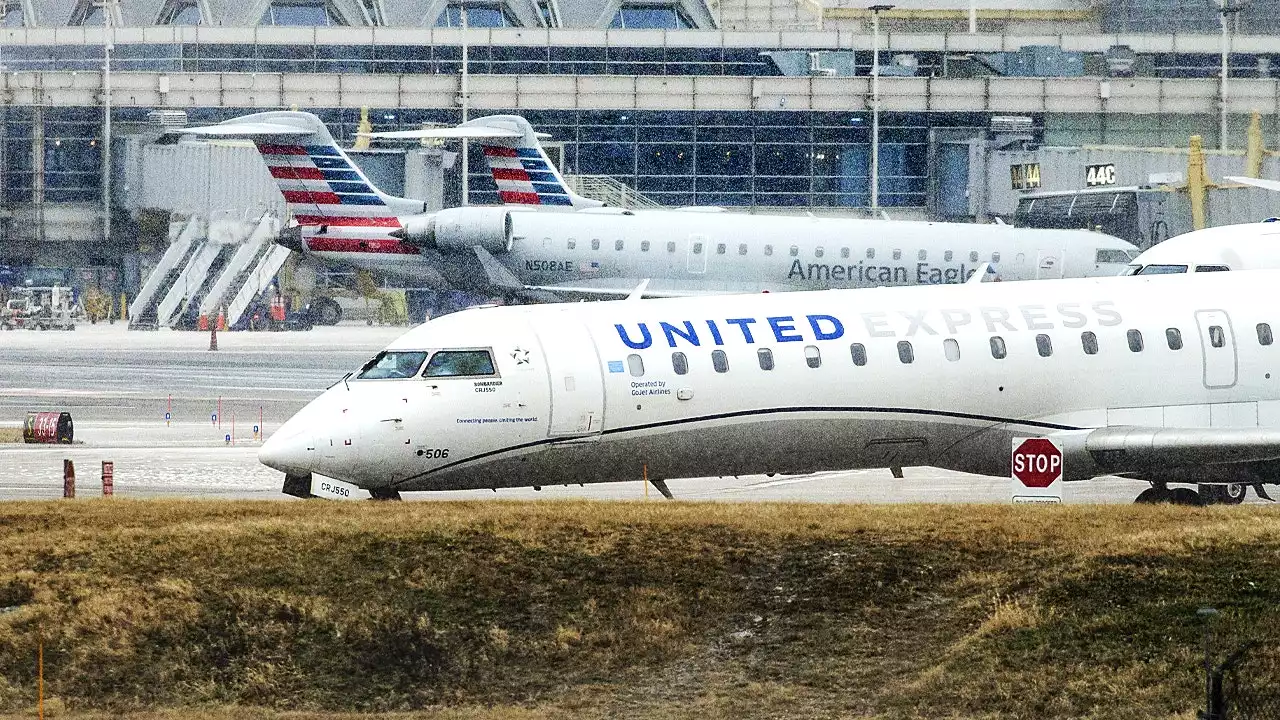 At least 4 injured after battery catches fire on United flight from San Diego