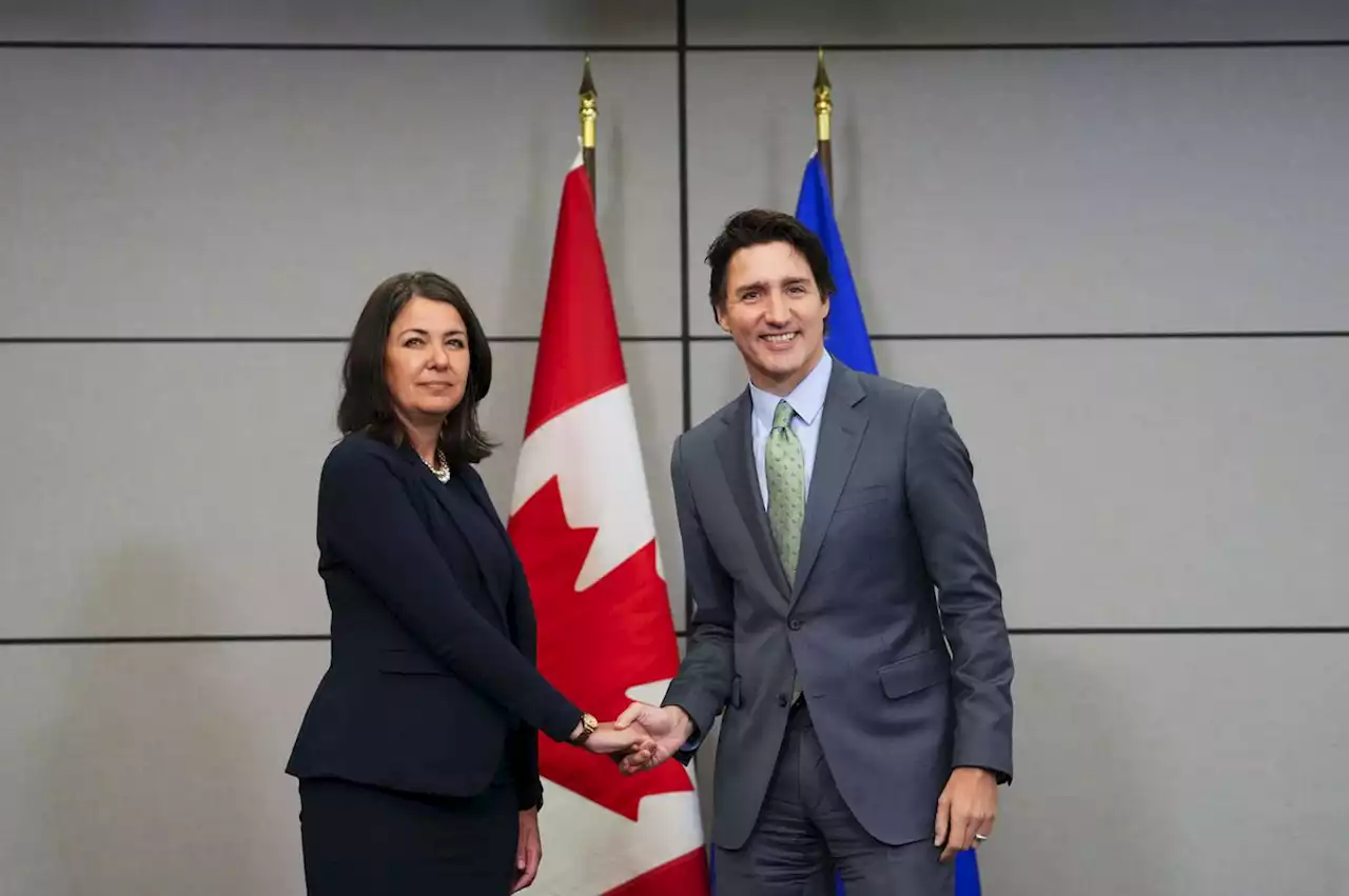 Alberta Premier Smith meets Prime Minister Trudeau; awkward handshake ensues