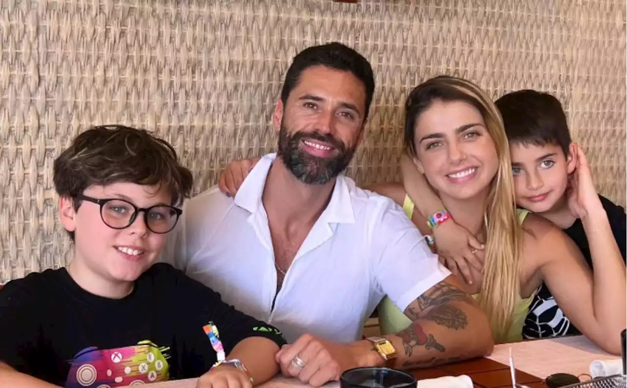 Michelle Renaud y Matías Novoa disfrutan de sus primeras vacaciones familiares