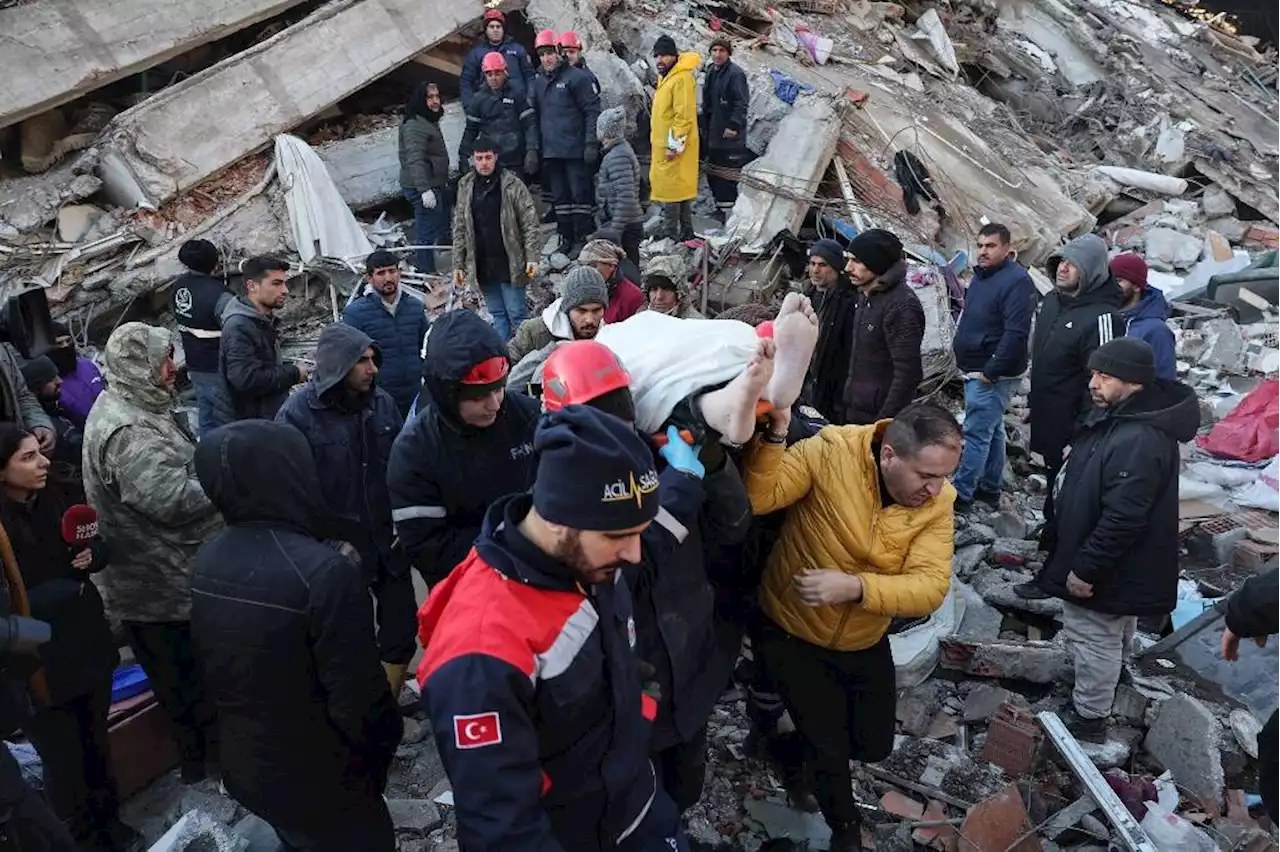 Türkiye-Syria quake toll tops 7,800 as rescuers battle cold