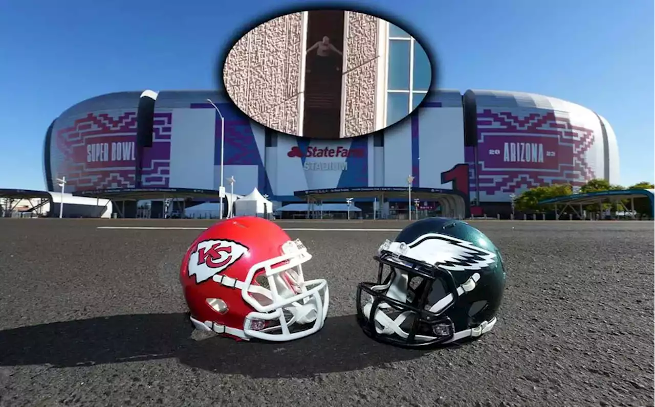 Hombre escala rascacielos en Phoenix por el Super Bowl - VIDEO