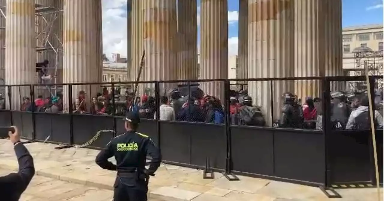 Tensa situación en el Congreso de la República por protesta de docentes del Cauca