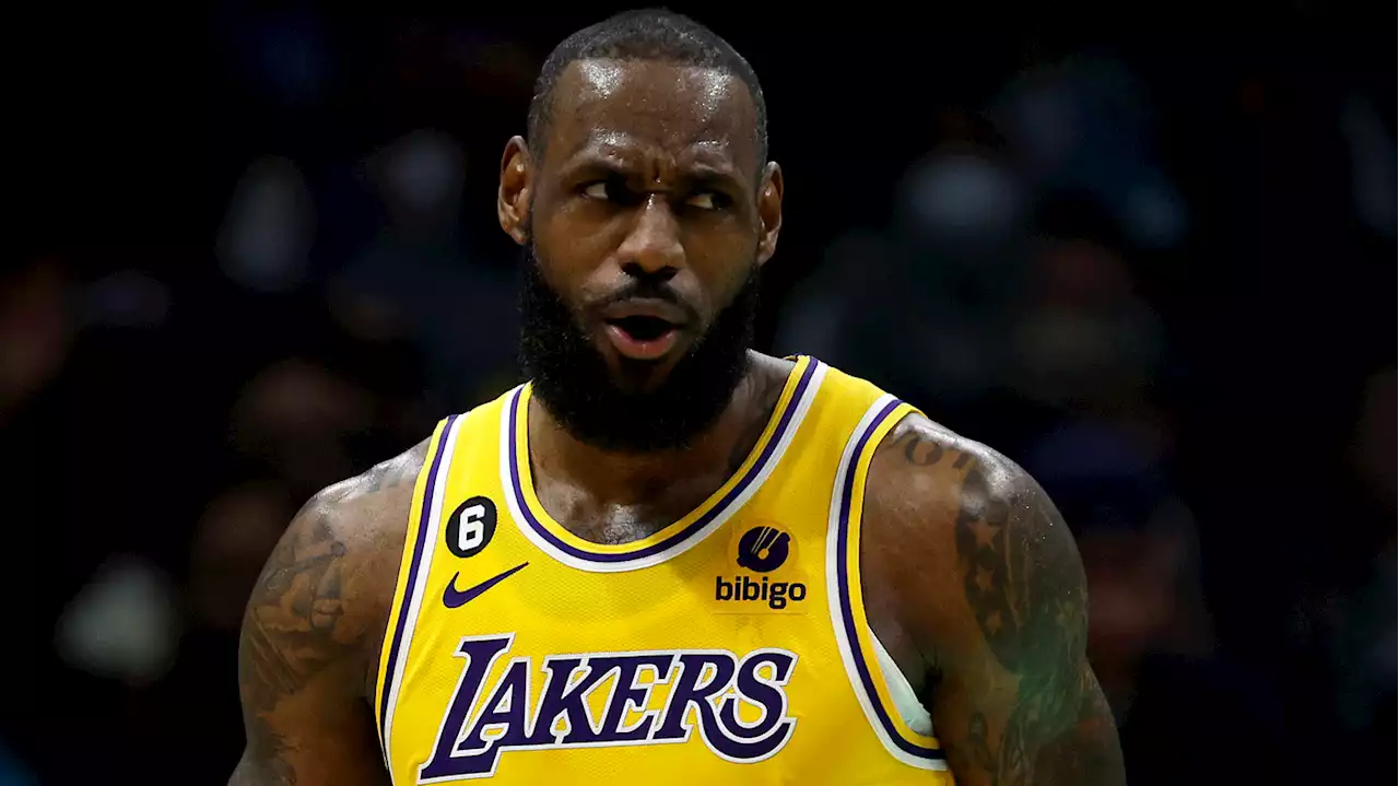 LeBron James breaks the NBA career scoring record, passing Kareem Abdul-Jabbar