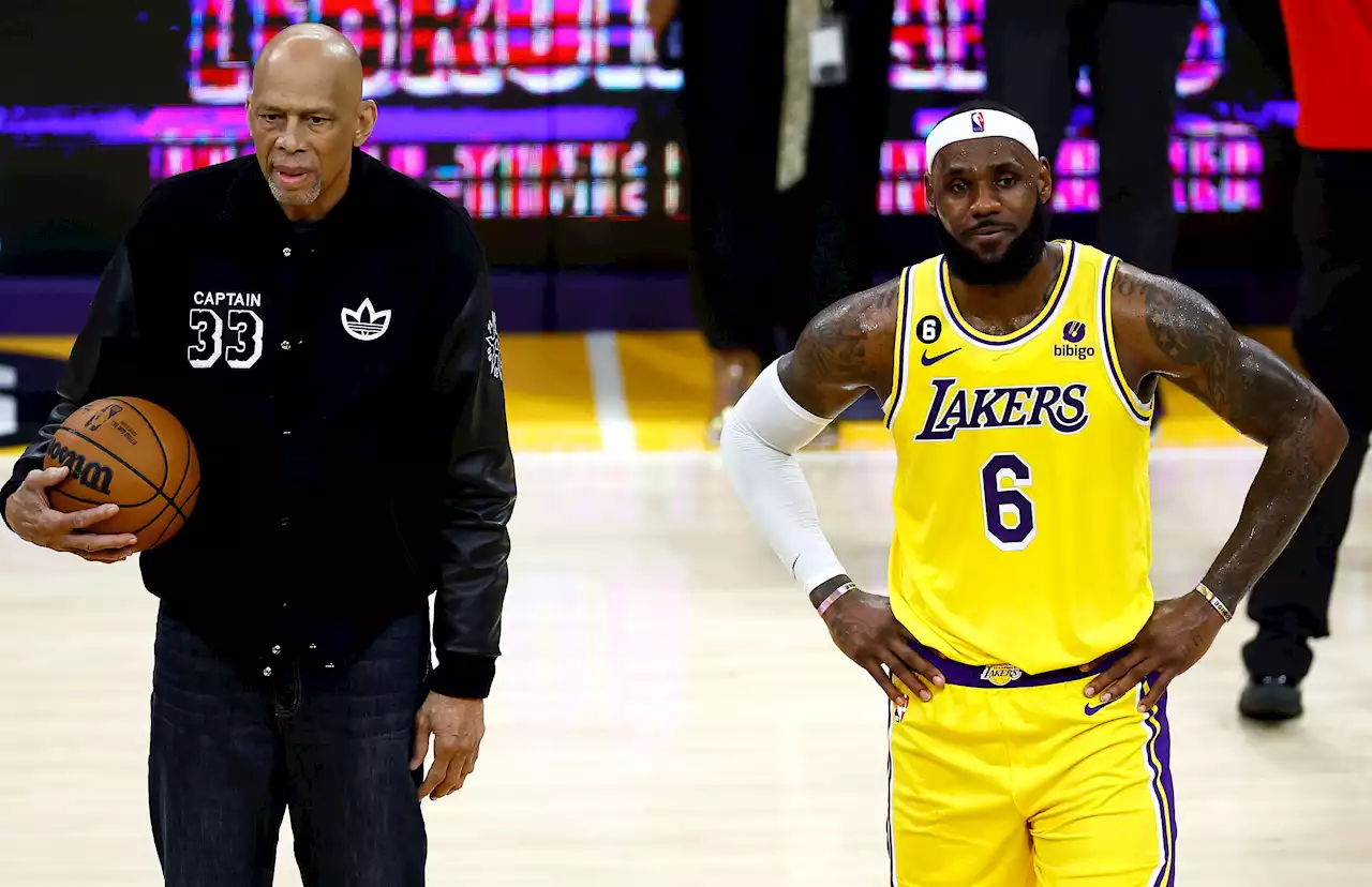 Kareem Abdul-Jabbar honors LeBron James in passing-the-torch moment